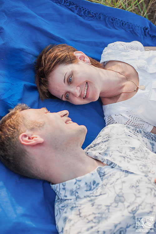 семейная фотосессия в поле пшеницы